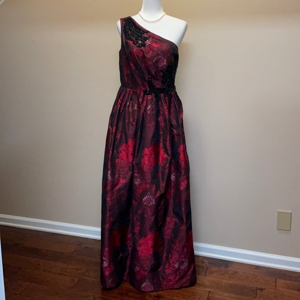 One shoulder dress with pockets!